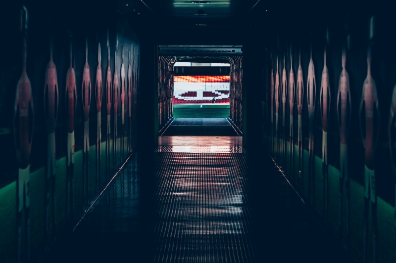 Spielertunnel in einem Fußballstadion